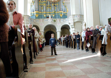 Pagrindinės kūno laikysenos liturgijoje. Stovėjimas (1)