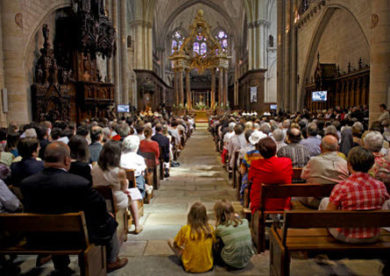 Pagrindinės kūno laikysenos liturgijoje. Sėdėjimas ir... suolai mūsų bažnyčiose (2)